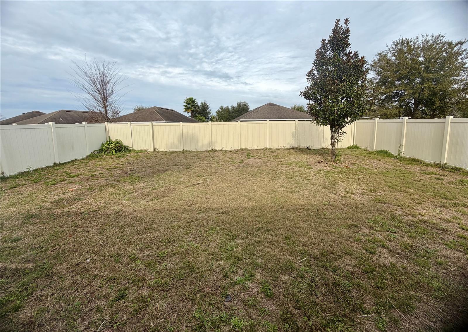 Listing photo id 16 for 3292 Hidden Meadows Court