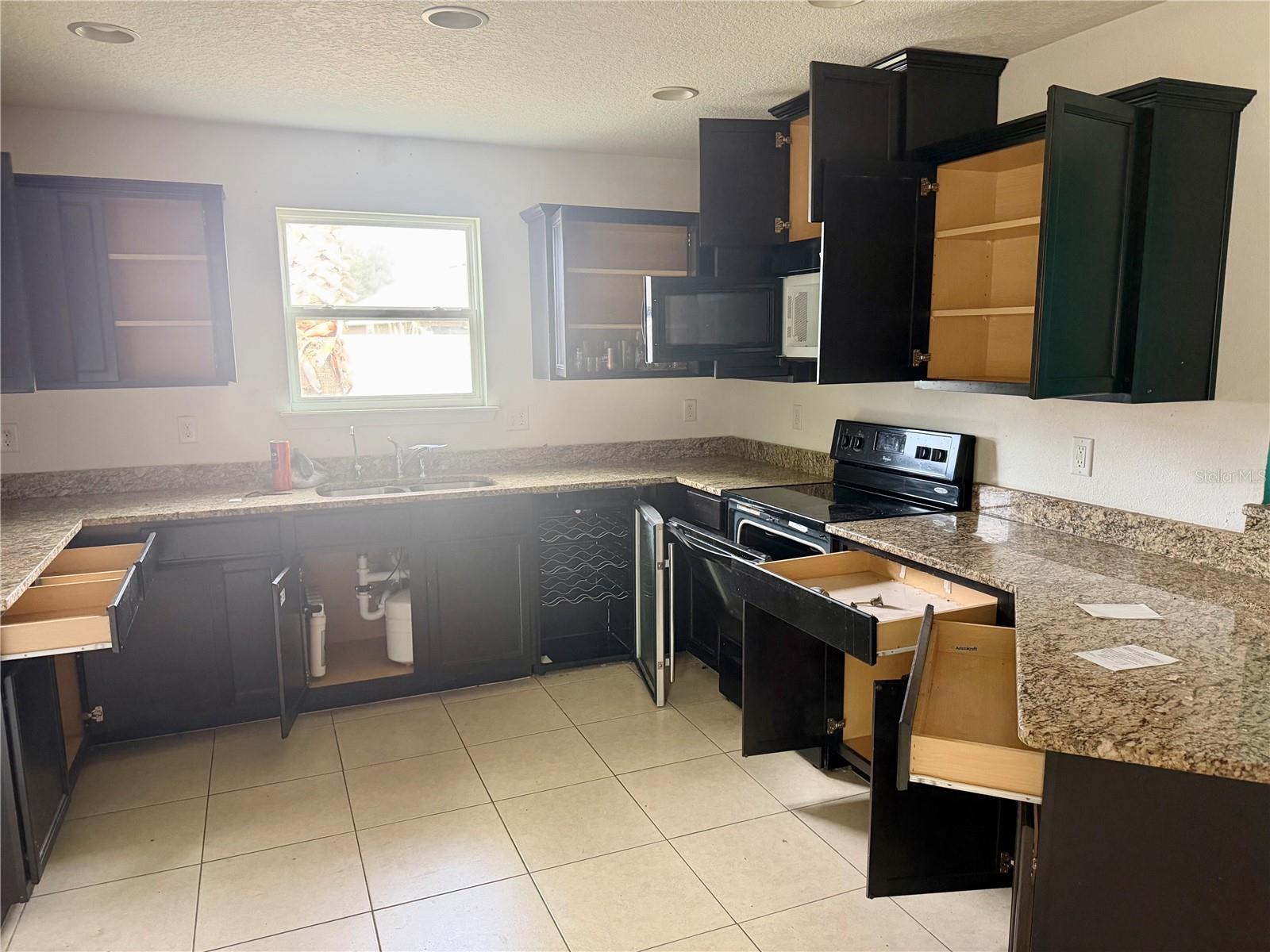 Listing photo id 5 for 3292 Hidden Meadows Court