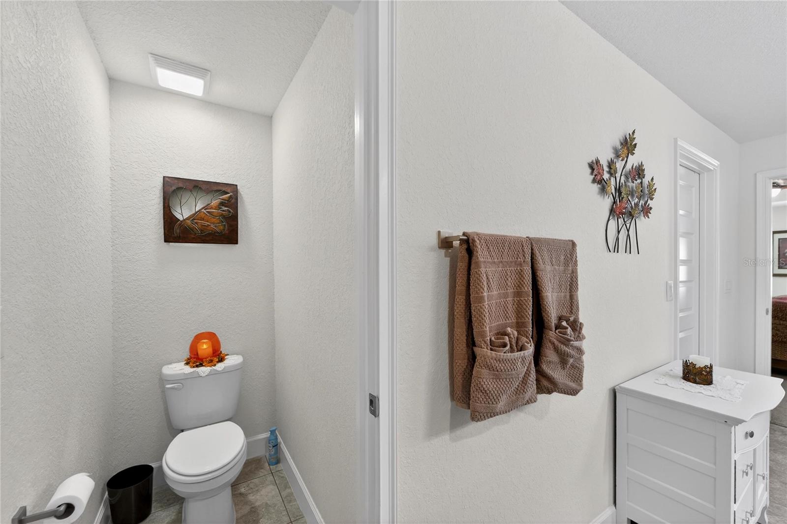 Image 25 of 66 For 16117 62nd Glen E