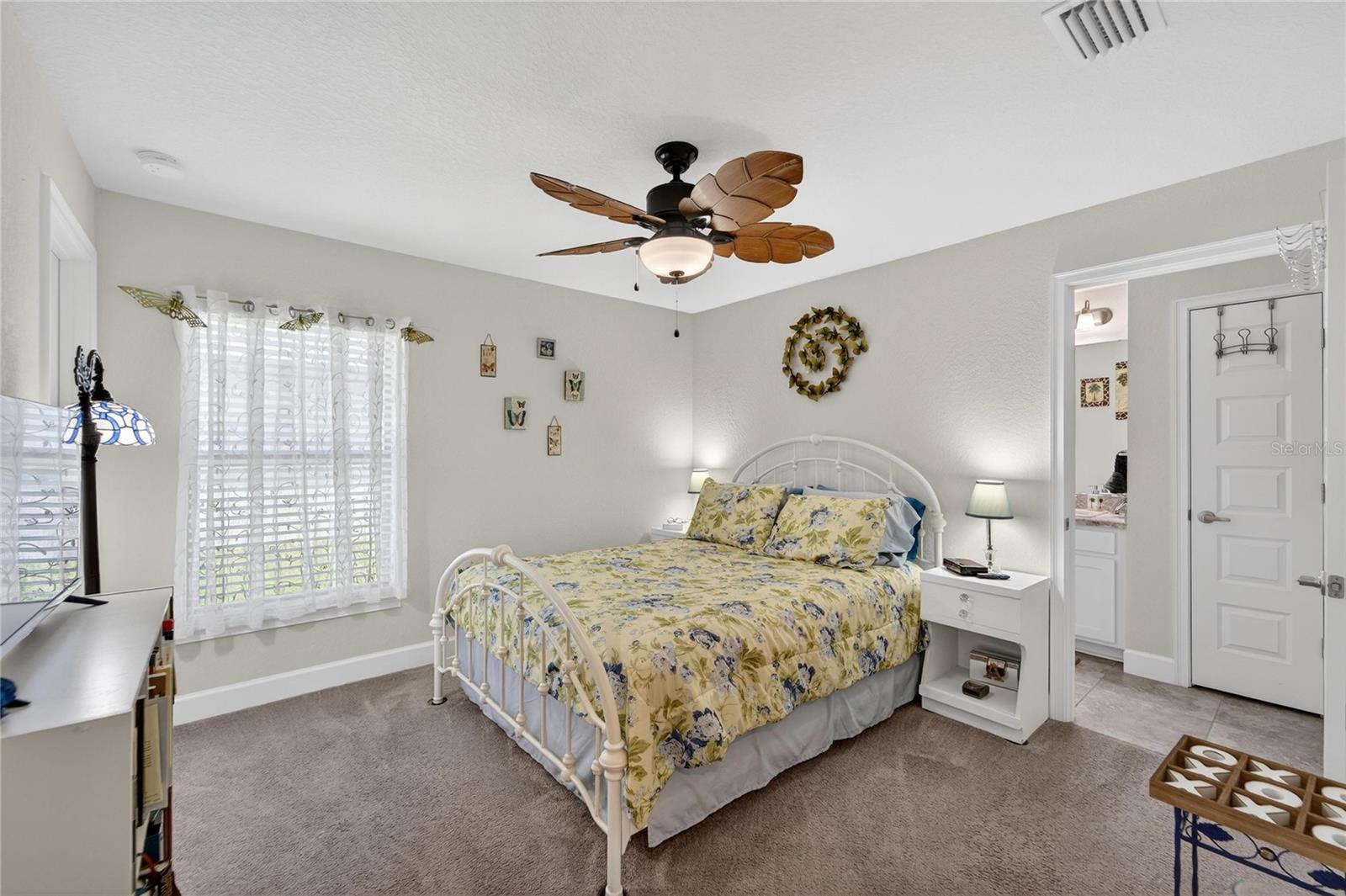 Image 26 of 66 For 16117 62nd Glen E