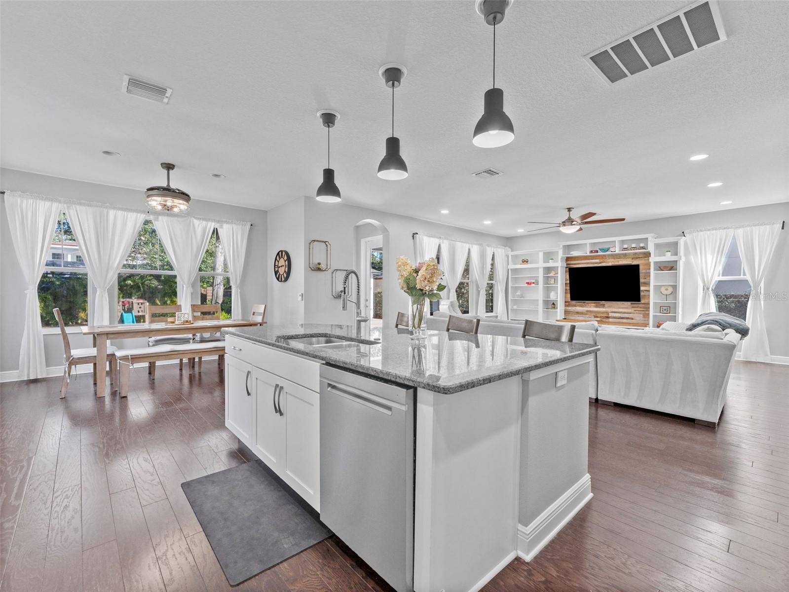 Image 10 of 41 For 135 24th Avenue S