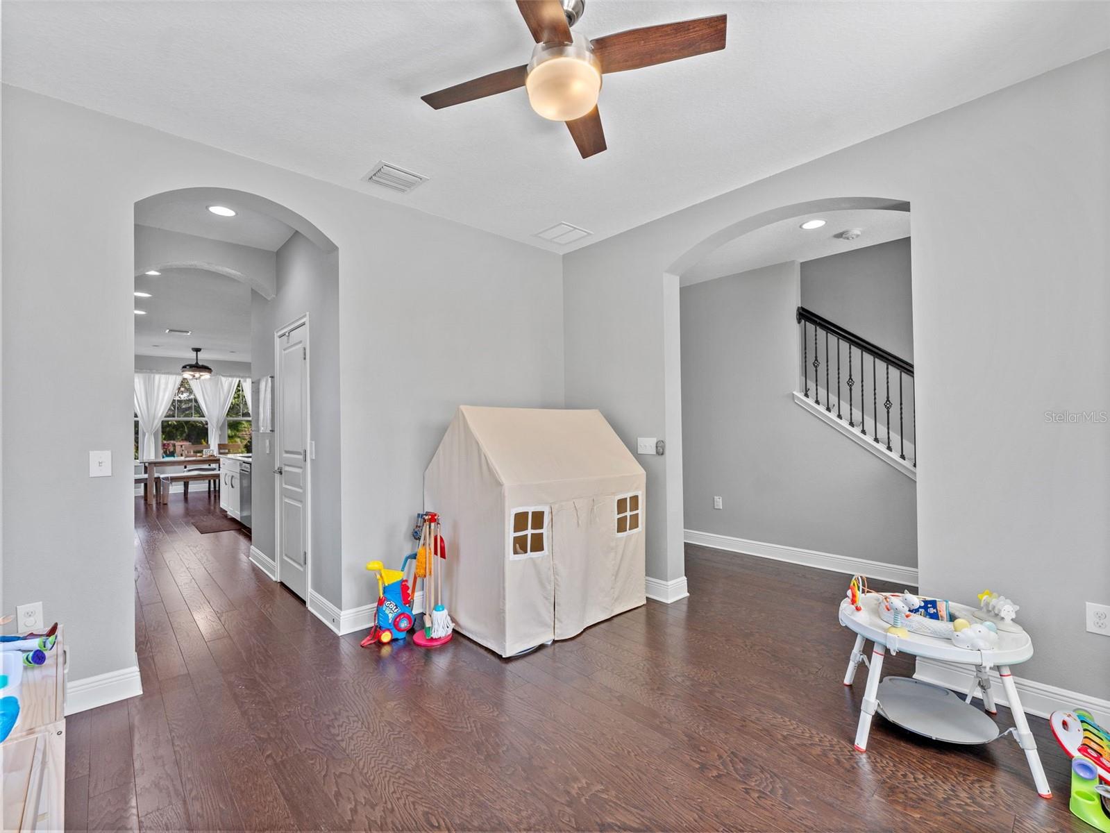 Image 14 of 41 For 135 24th Avenue S