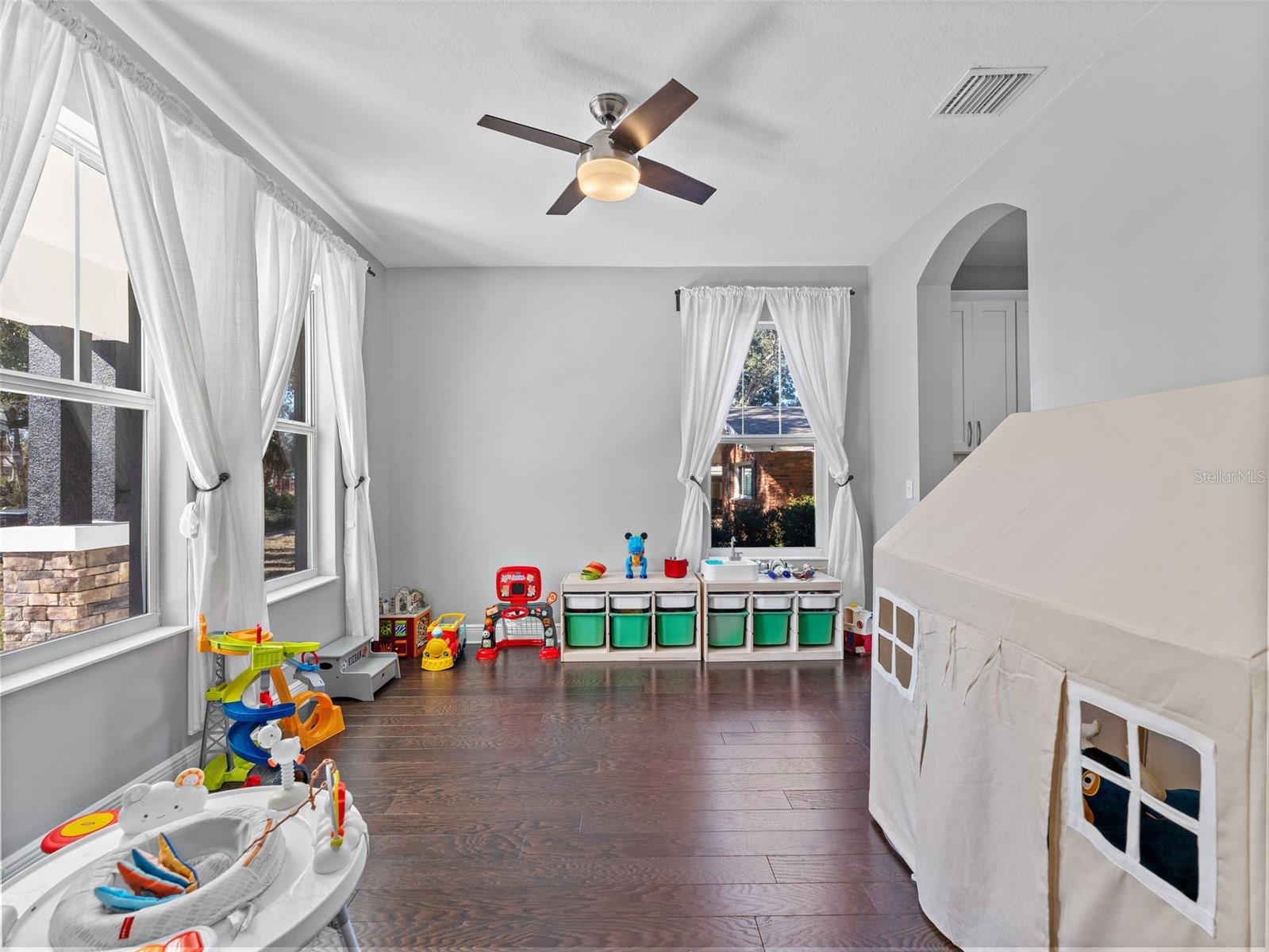 Image 15 of 41 For 135 24th Avenue S