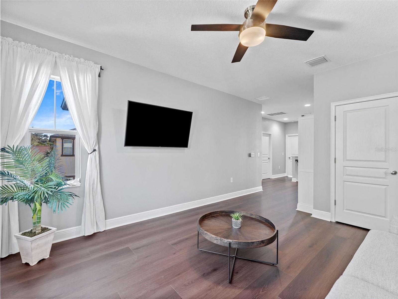 Image 18 of 41 For 135 24th Avenue S