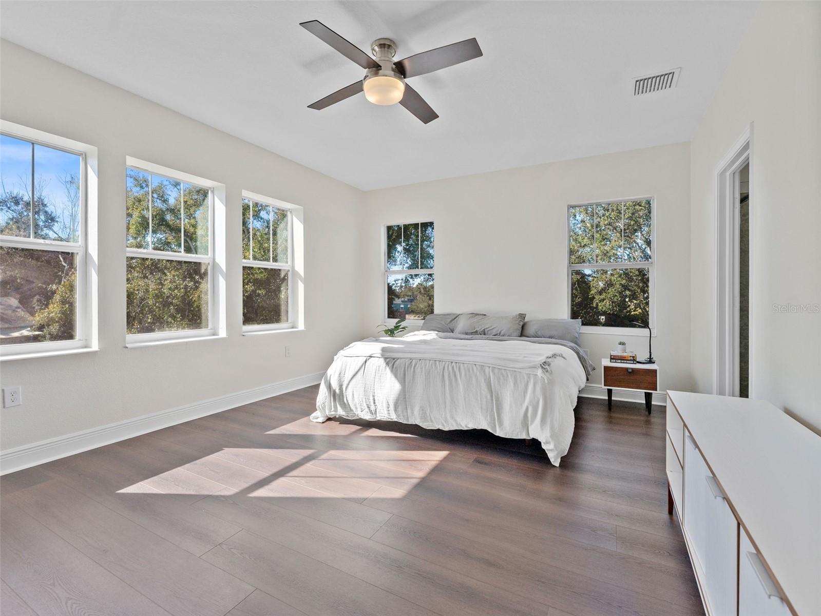 Image 19 of 41 For 135 24th Avenue S