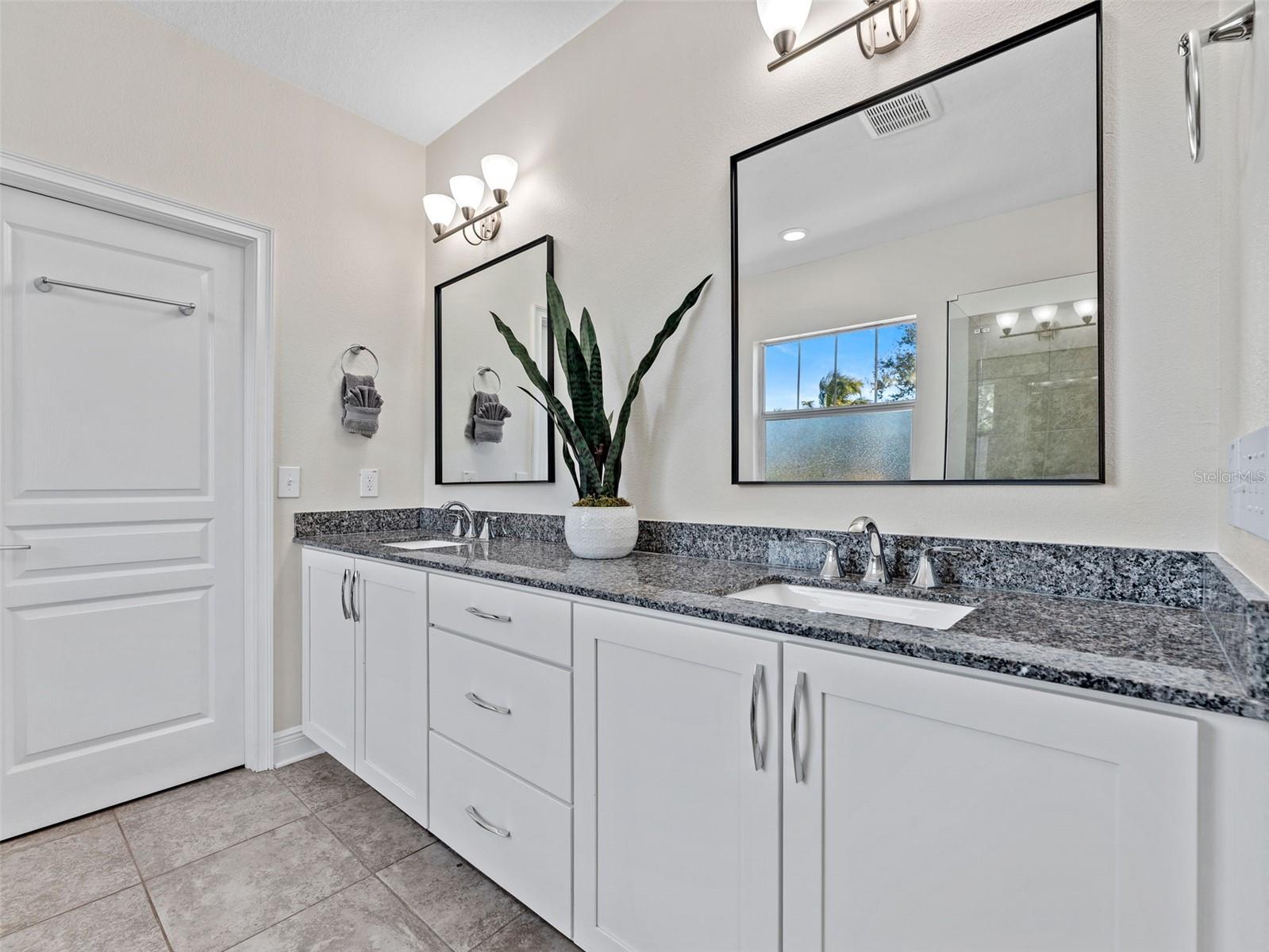 Image 21 of 41 For 135 24th Avenue S