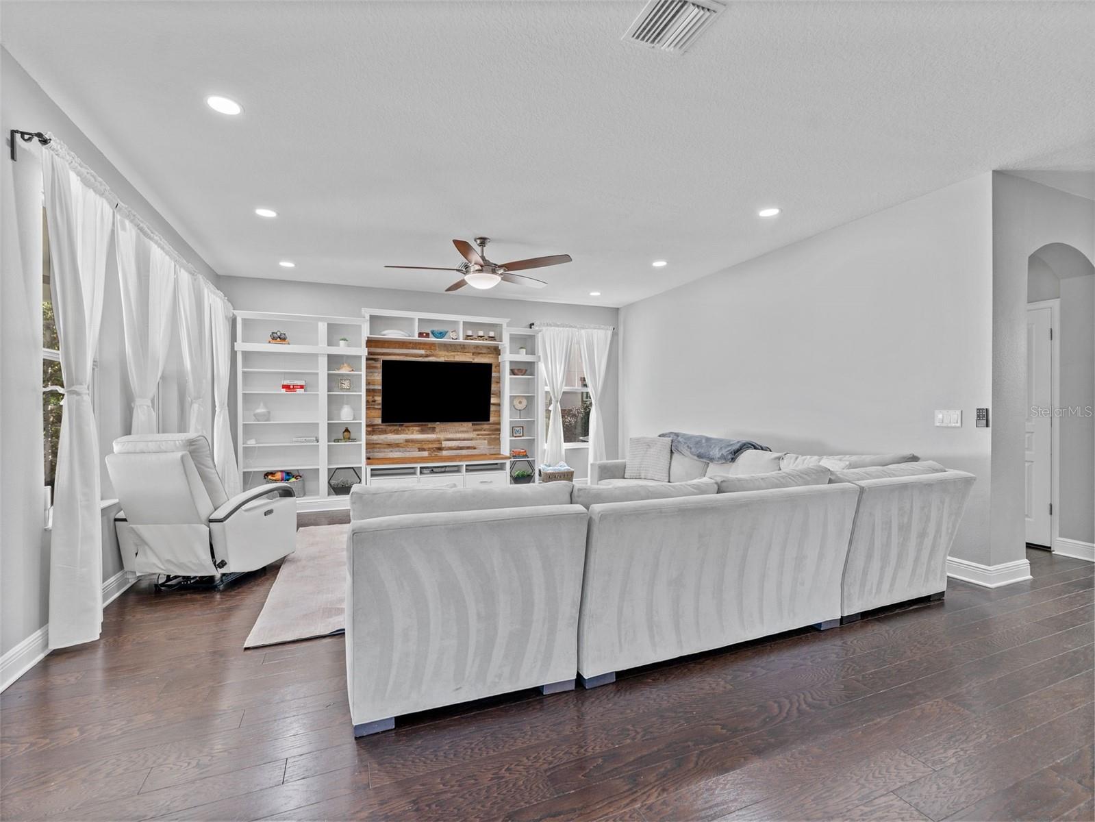 Image 6 of 41 For 135 24th Avenue S