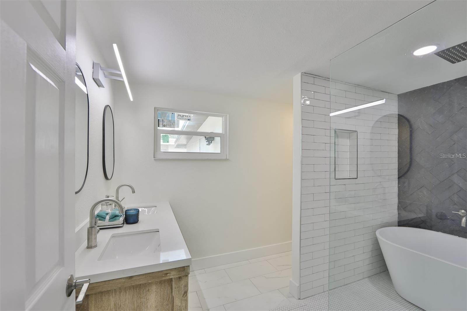 Image 15 of 26 For 2028 Betty Lane