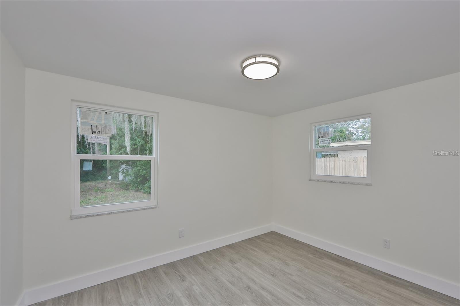 Image 18 of 26 For 2028 Betty Lane