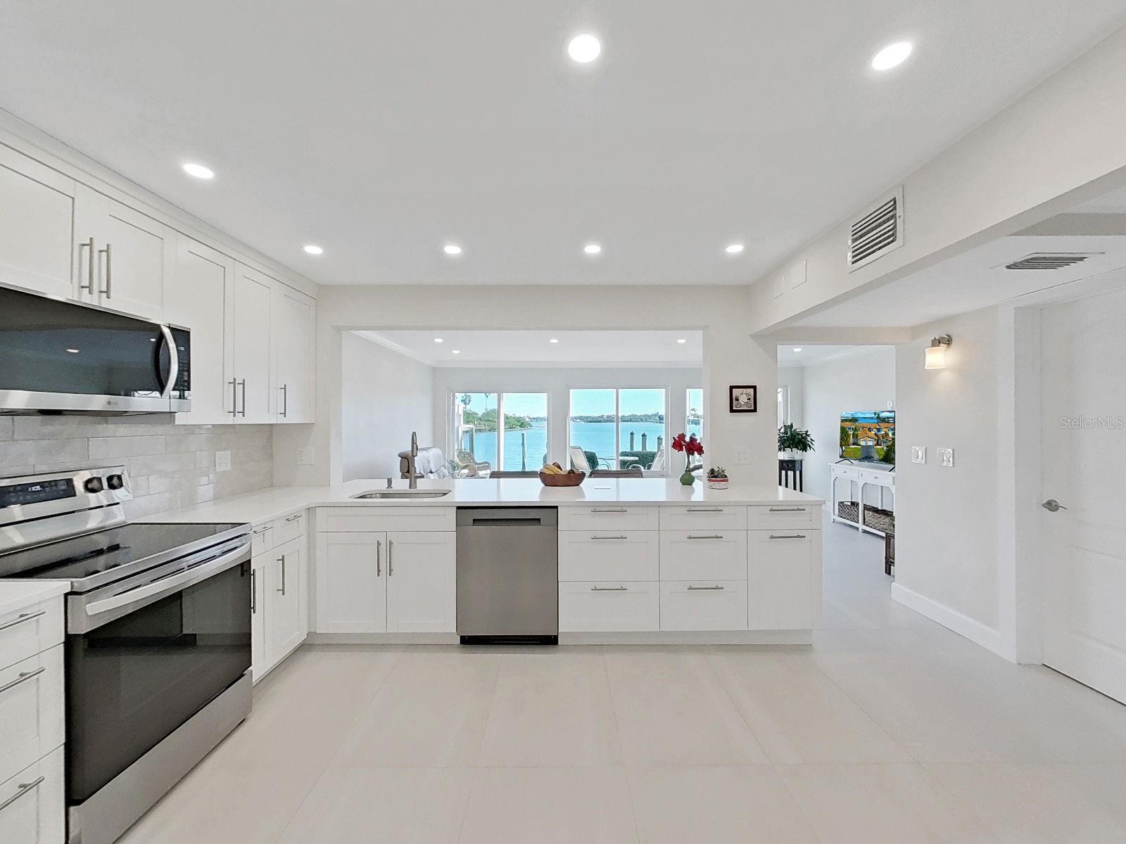 Image 14 of 79 For 825 Gulf Boulevard 110