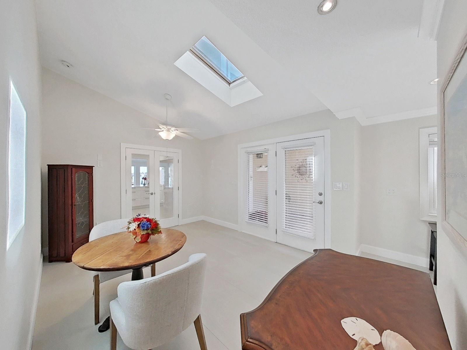 Image 24 of 79 For 825 Gulf Boulevard 110