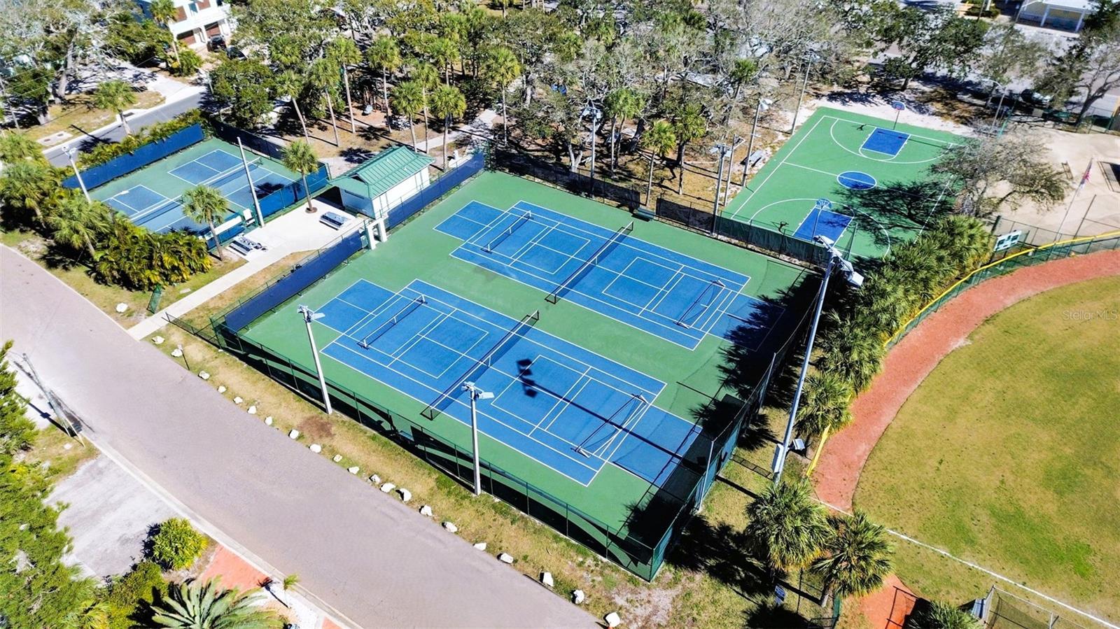 Image 66 of 79 For 825 Gulf Boulevard 110