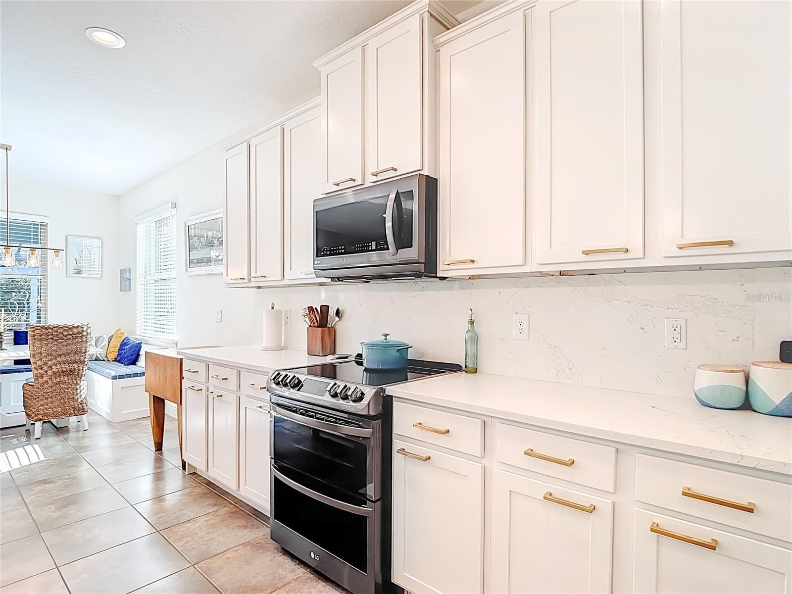 Listing photo id 9 for 443 Bahama Grande Boulevard