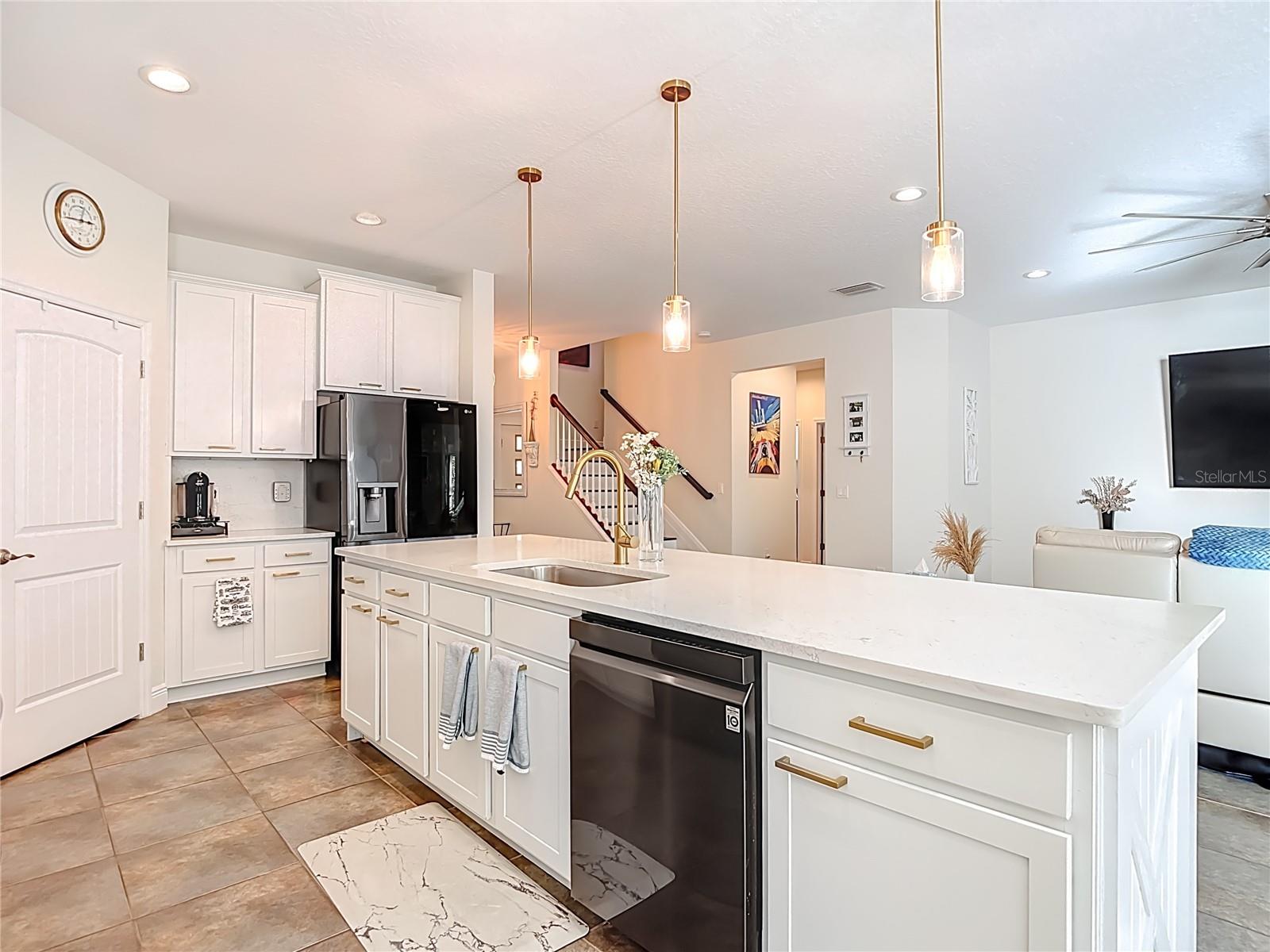 Listing photo id 10 for 443 Bahama Grande Boulevard