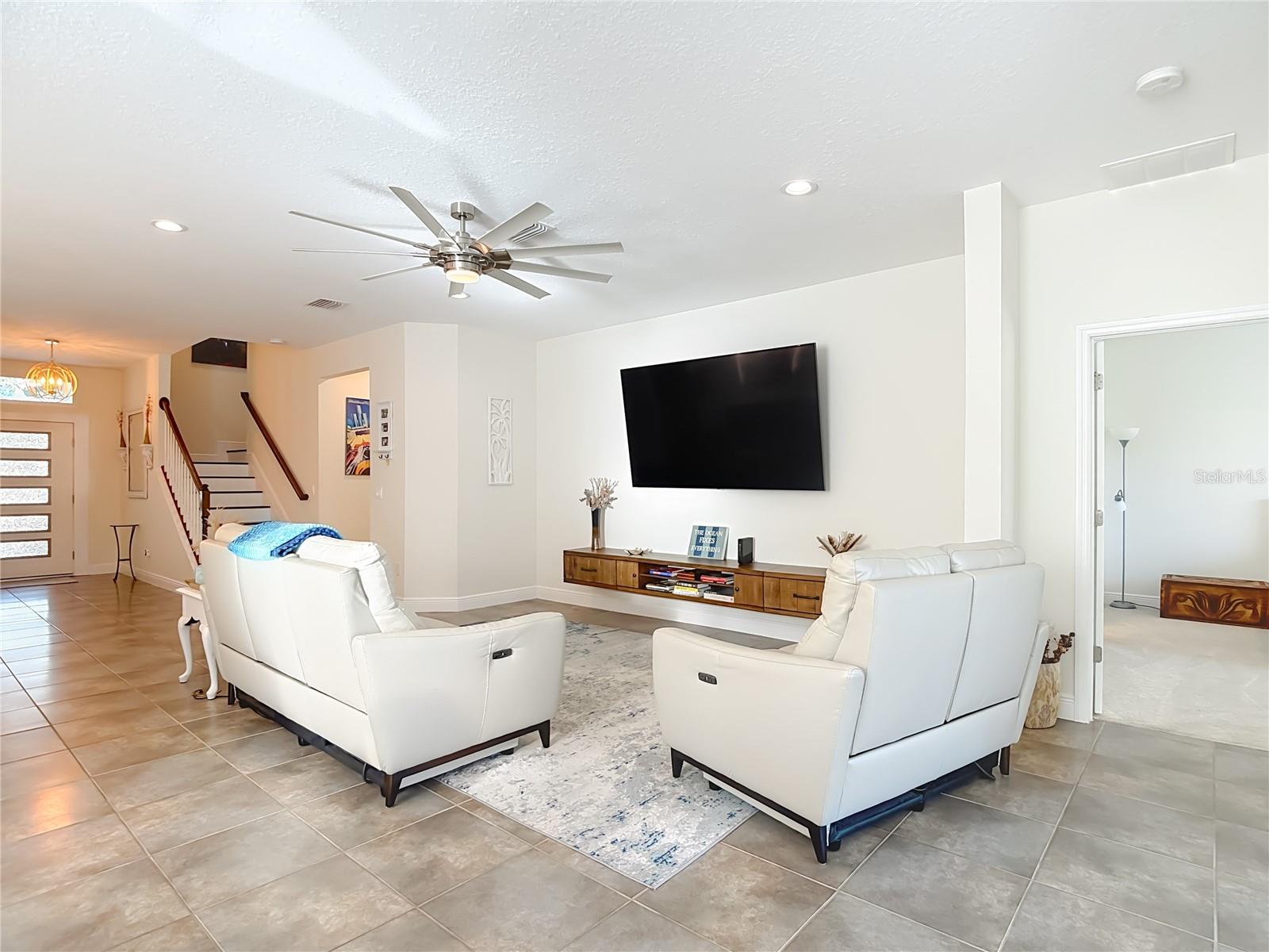 Listing photo id 16 for 443 Bahama Grande Boulevard