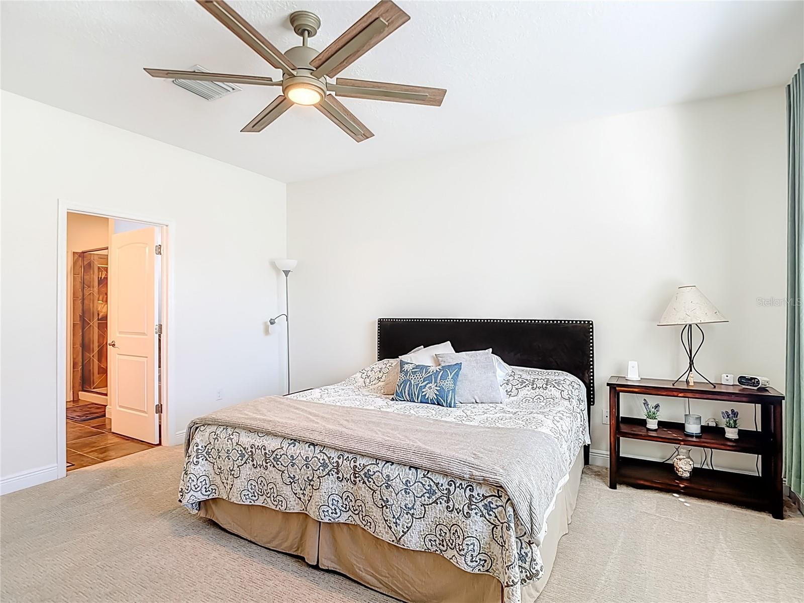 Listing photo id 19 for 443 Bahama Grande Boulevard