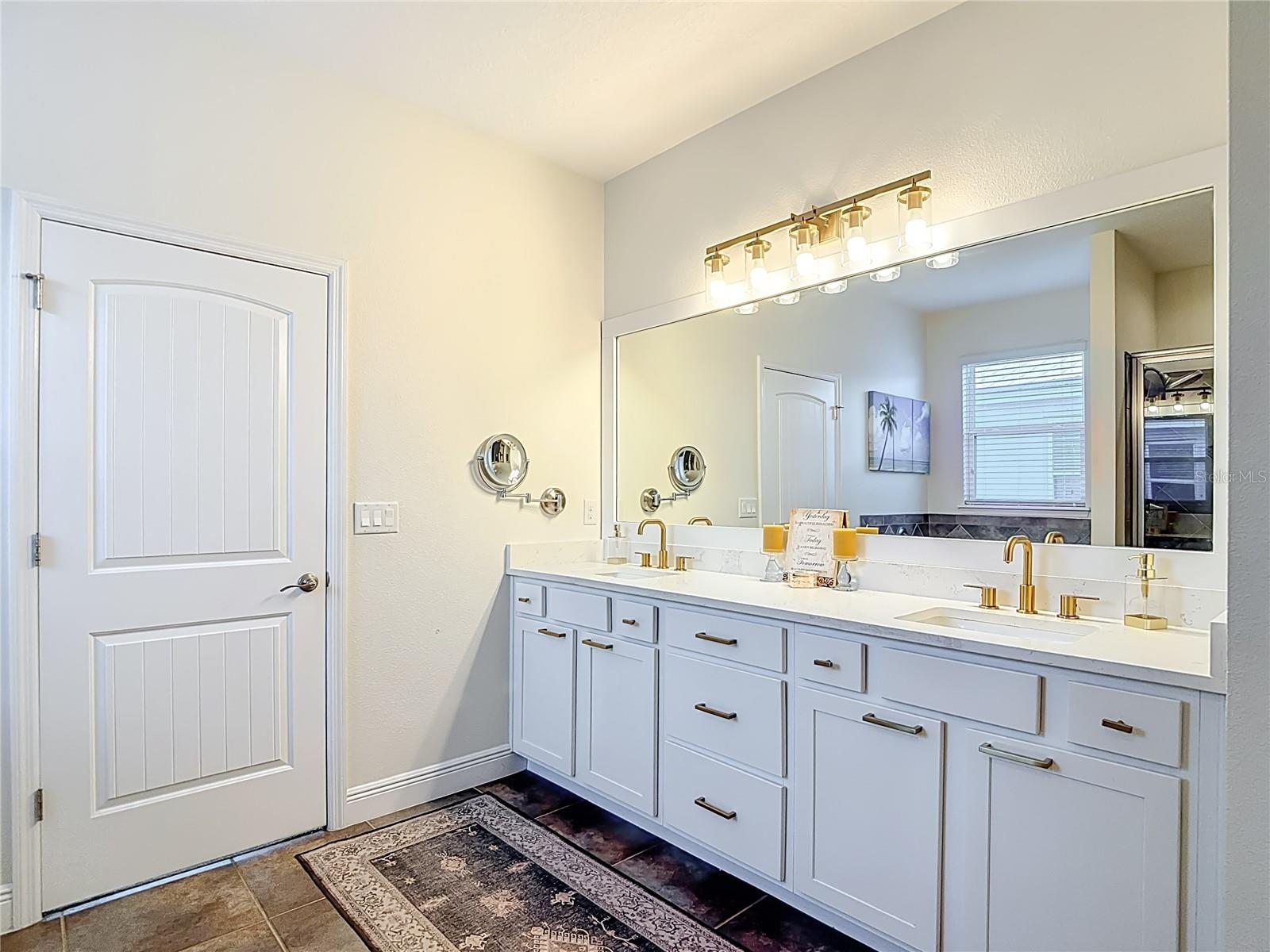 Listing photo id 21 for 443 Bahama Grande Boulevard