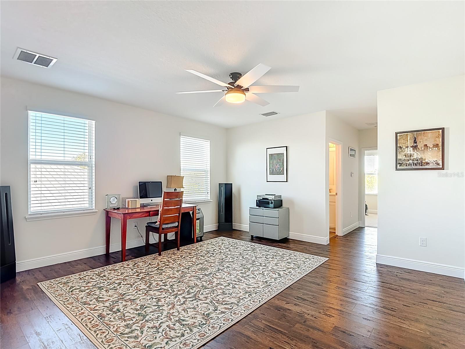 Listing photo id 25 for 443 Bahama Grande Boulevard