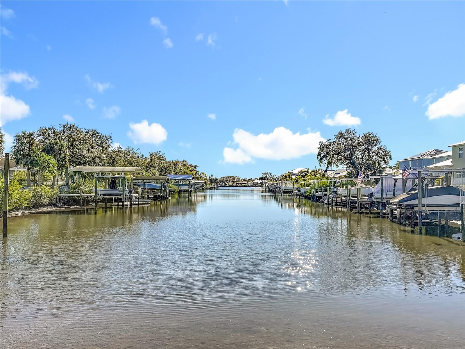 Listing photo id 40 for 443 Bahama Grande Boulevard