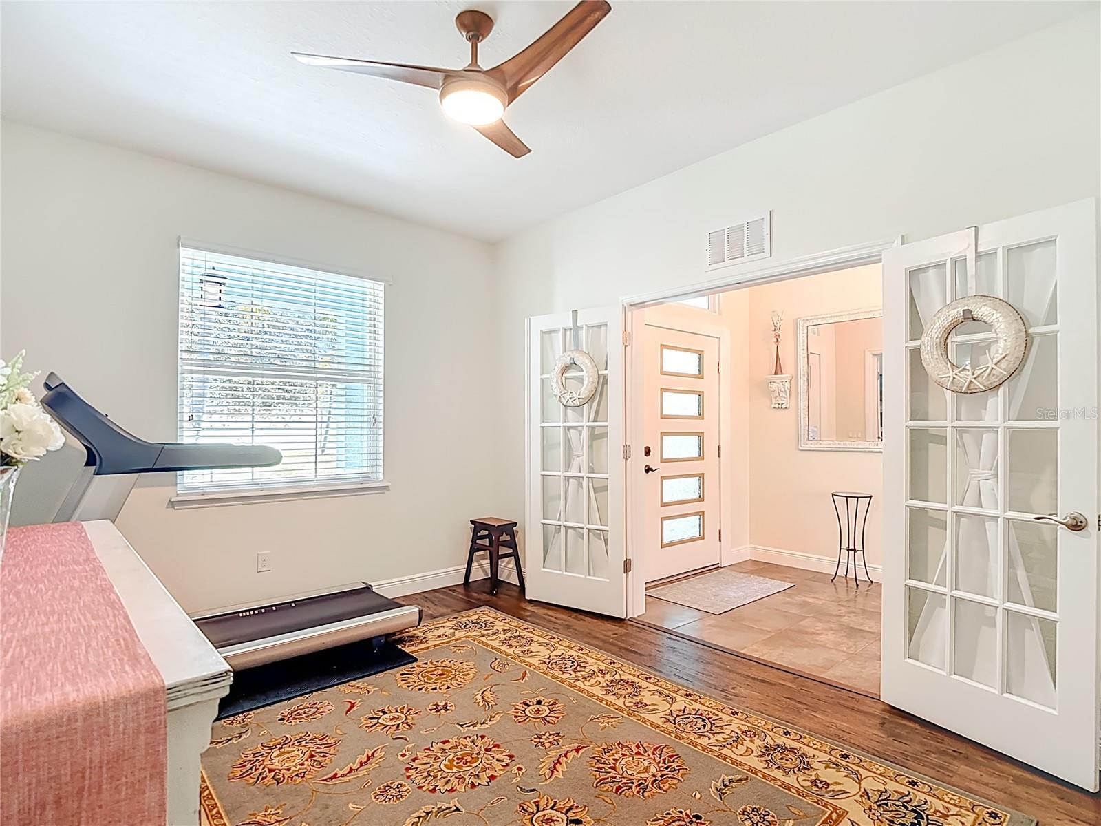 Listing photo id 3 for 443 Bahama Grande Boulevard