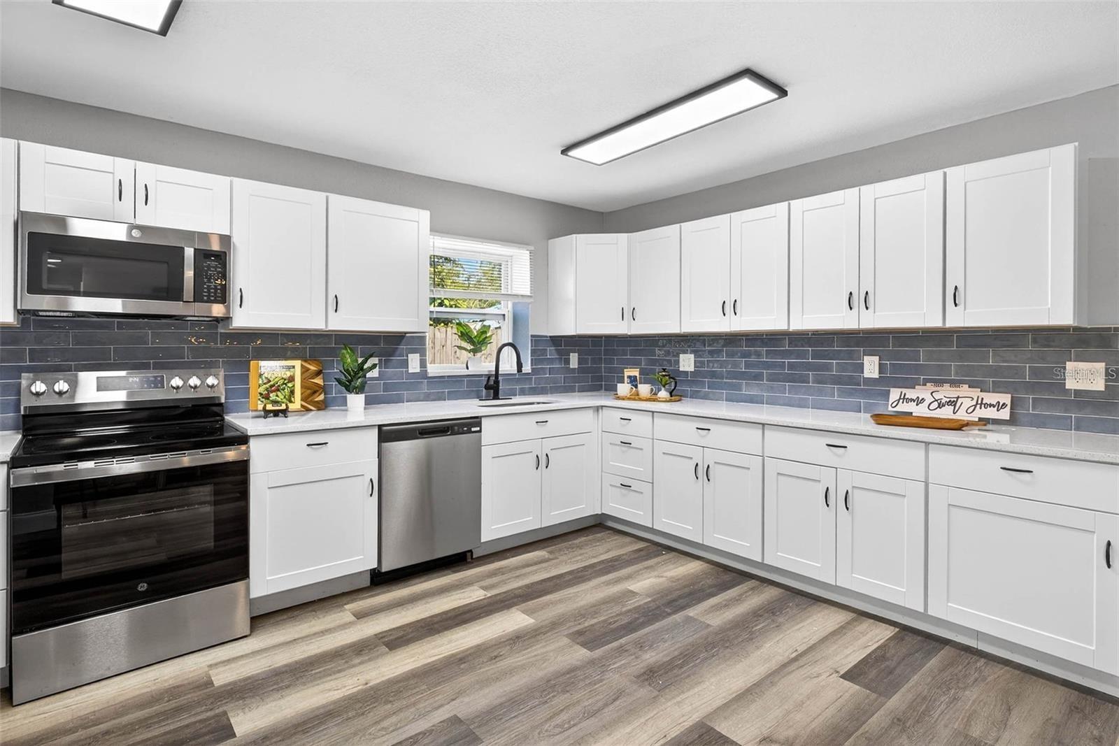 Image 10 of 25 For 6965 21st Street N