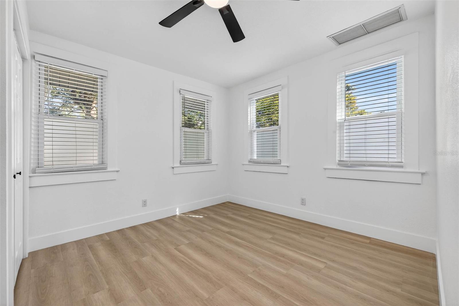 Image 24 of 31 For 109 Lambright Street