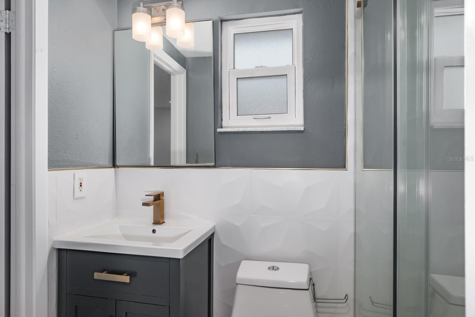 Image 14 of 34 For 301 43rd Avenue N