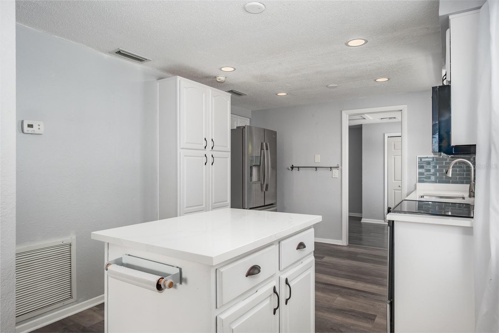 Image 8 of 34 For 301 43rd Avenue N