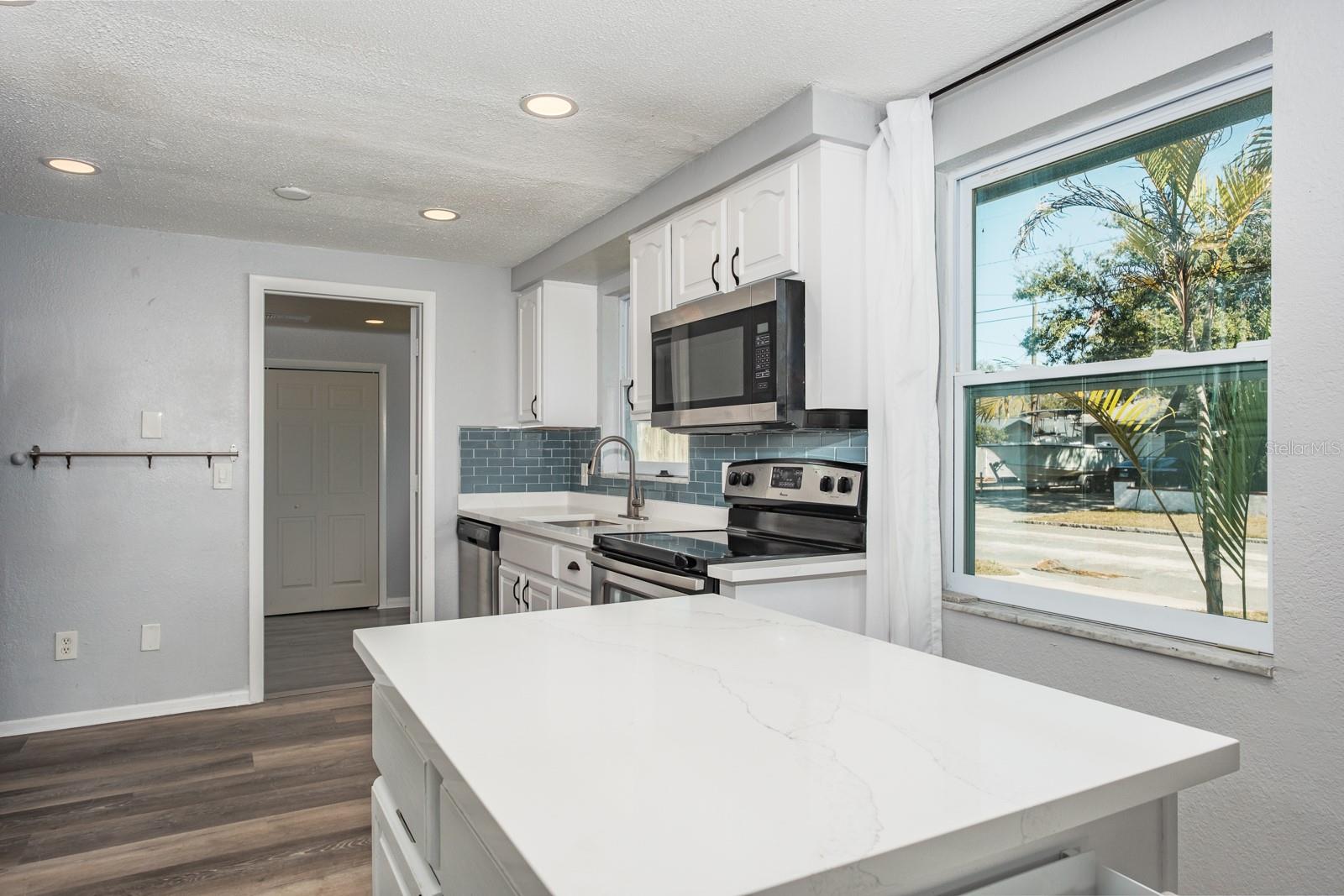 Image 9 of 34 For 301 43rd Avenue N