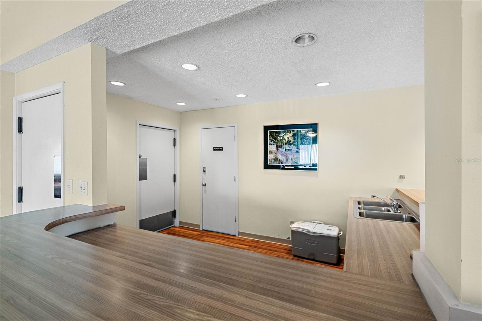 Image 43 of 52 For 1515 Pinellas Bayway S 59