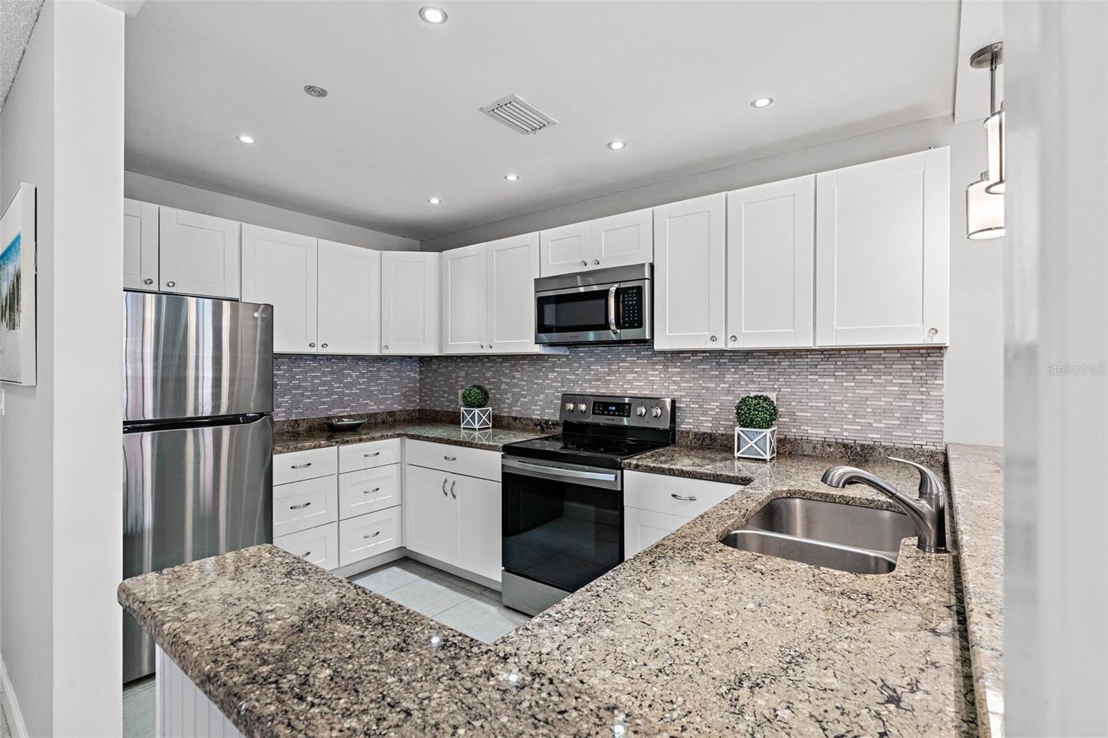 Image 5 of 52 For 1515 Pinellas Bayway S 59