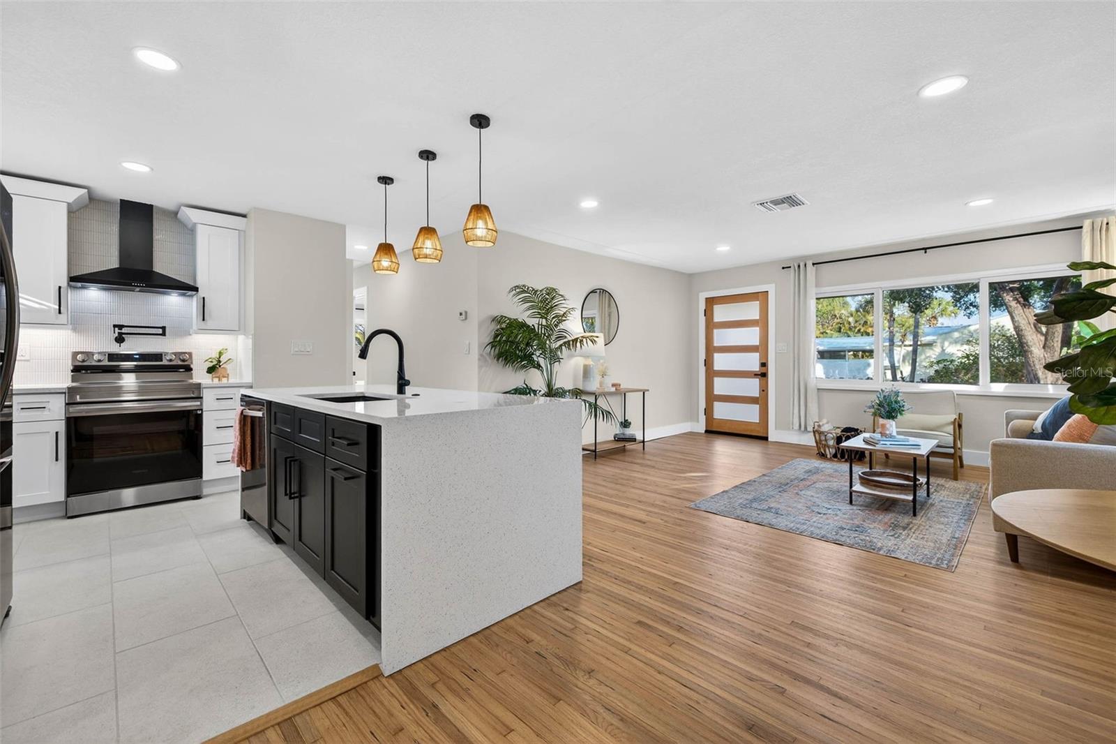 Image 17 of 47 For 3008 Jackson Street N