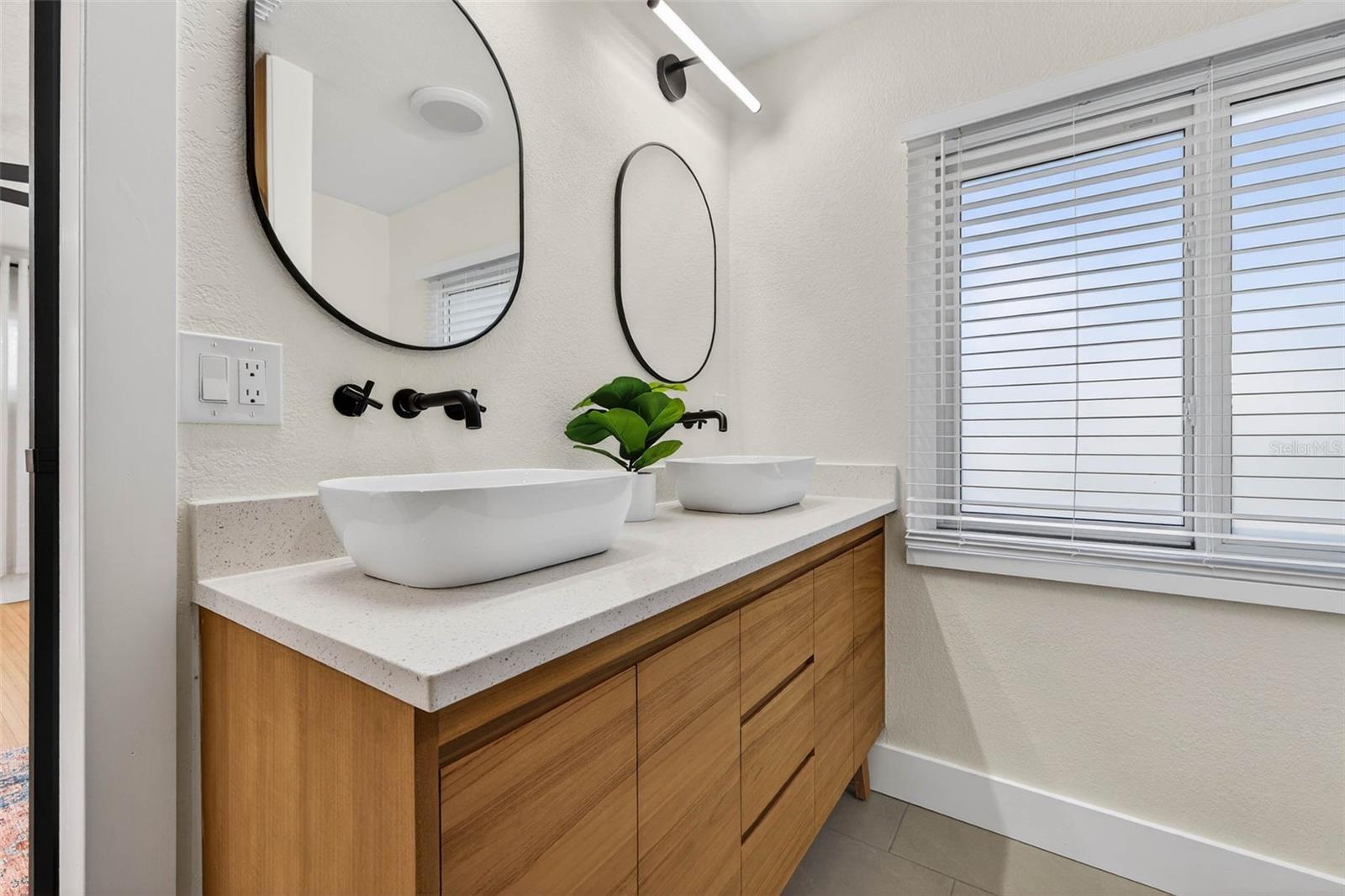 Image 25 of 47 For 3008 Jackson Street N