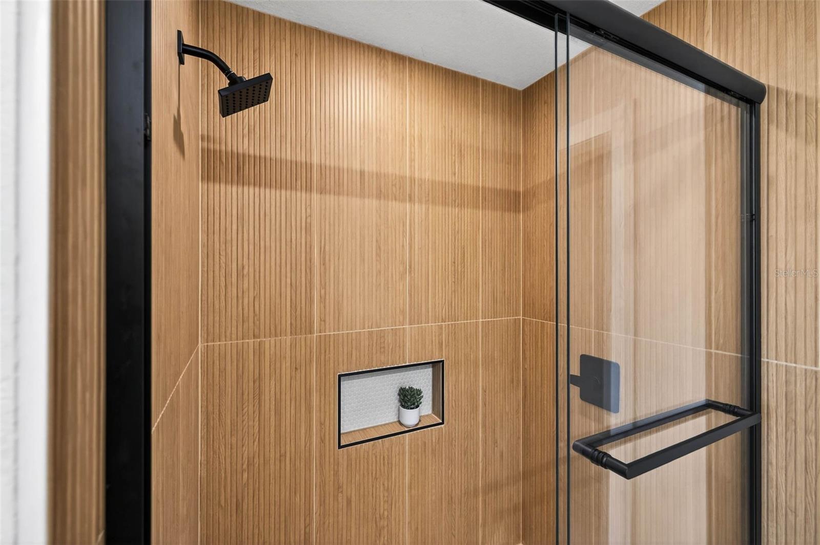 Image 26 of 47 For 3008 Jackson Street N