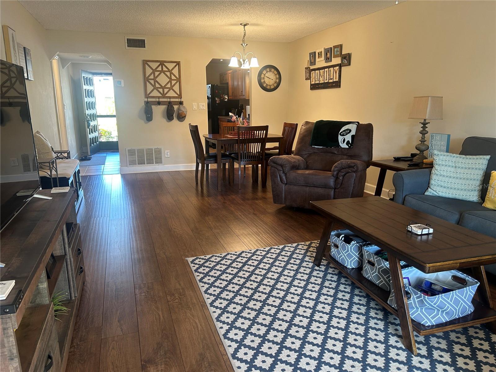 Image 2 of 23 For 2105 Cordova Green 2105