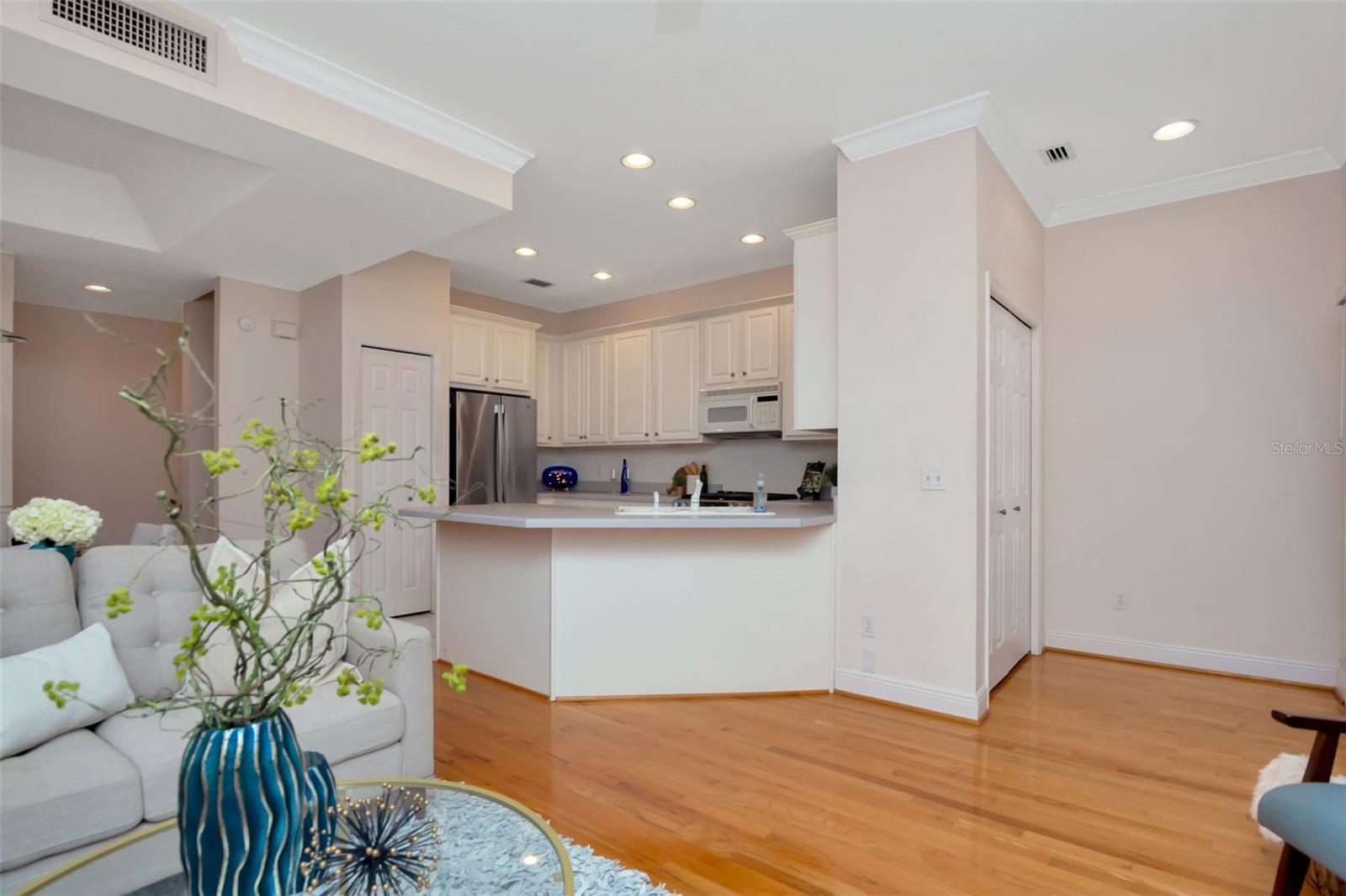 Image 11 of 39 For 113 Bosphorous Avenue 2