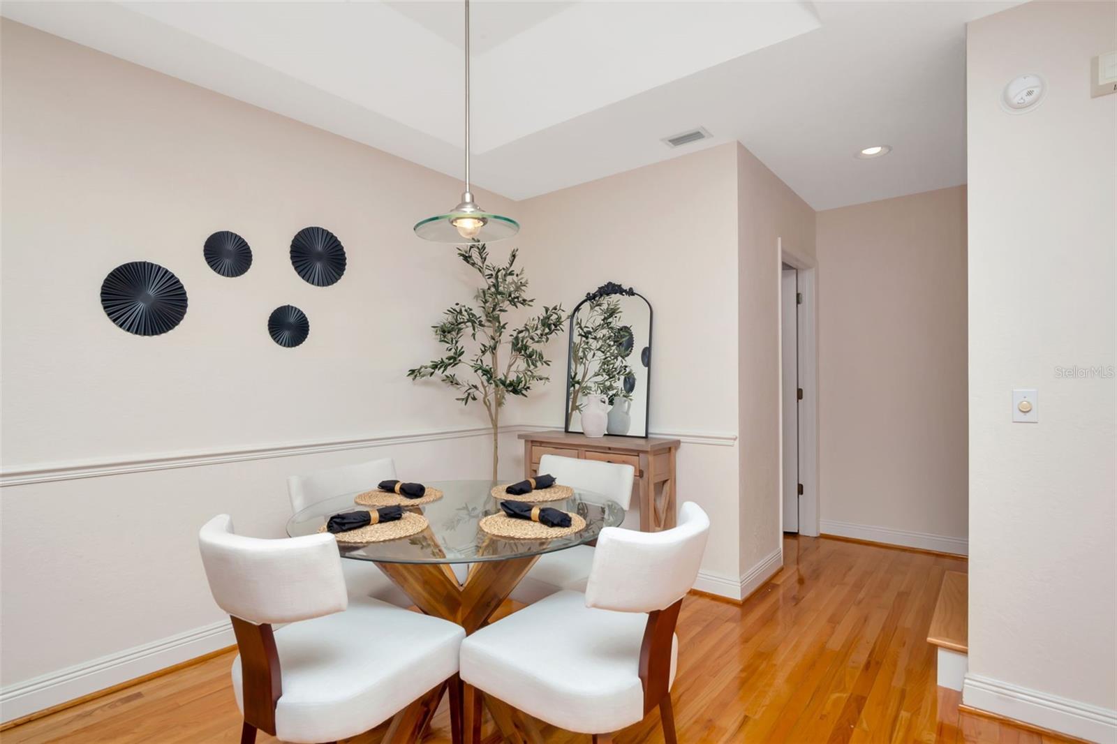 Image 12 of 39 For 113 Bosphorous Avenue 2