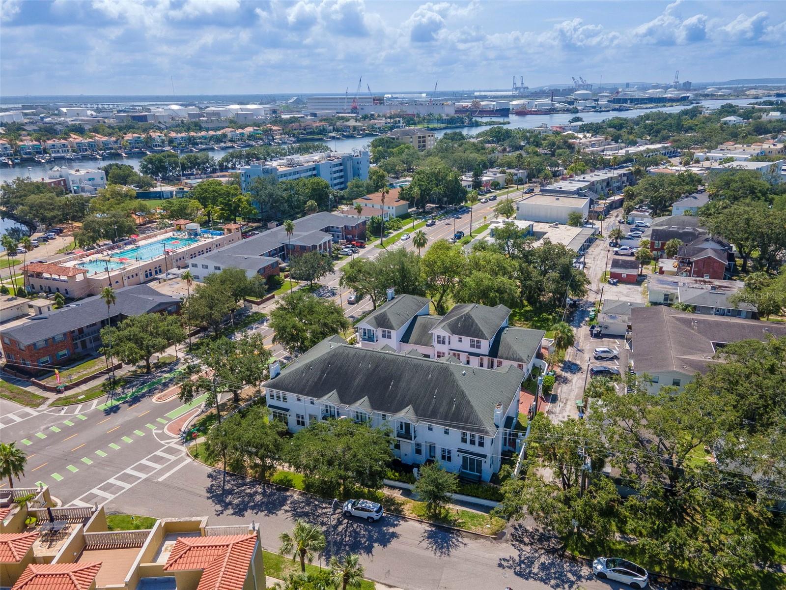 Image 21 of 39 For 113 Bosphorous Avenue 2