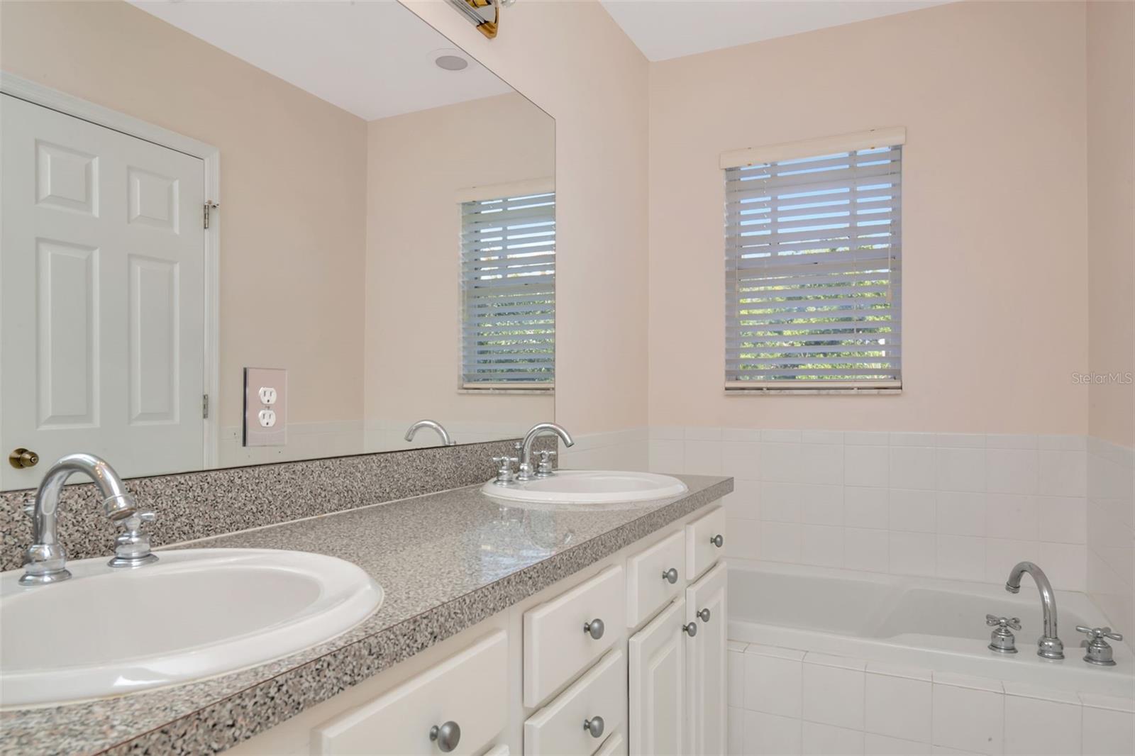 Image 25 of 39 For 113 Bosphorous Avenue 2