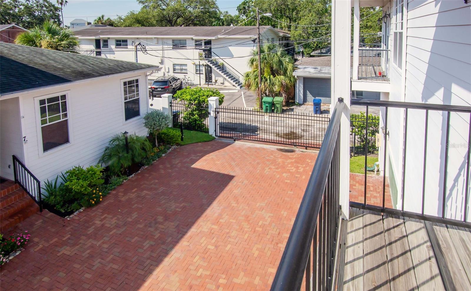 Image 33 of 39 For 113 Bosphorous Avenue 2