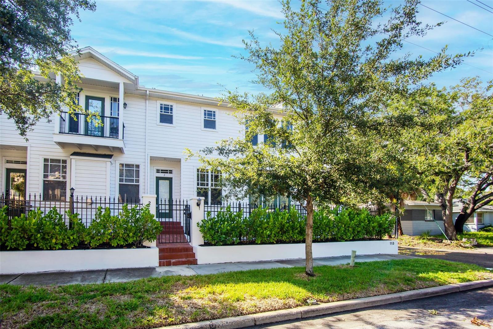 Image 4 of 39 For 113 Bosphorous Avenue 2