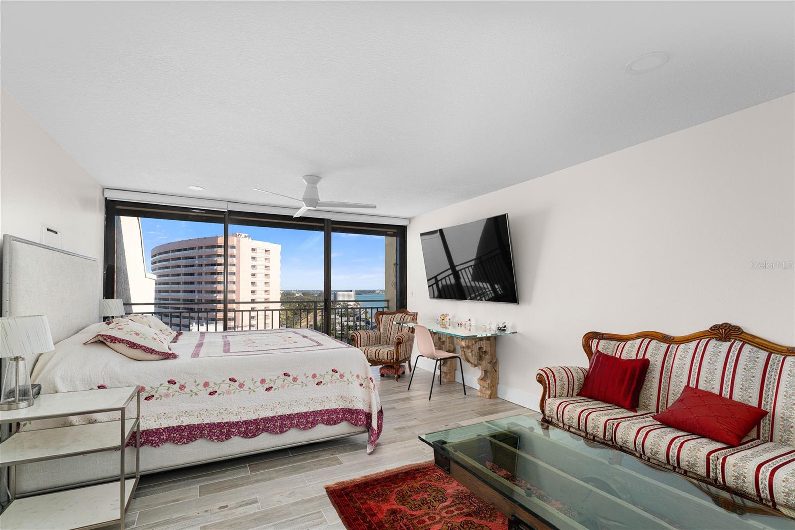 Image 40 of 78 For 1390 Gulf Boulevard Ph4