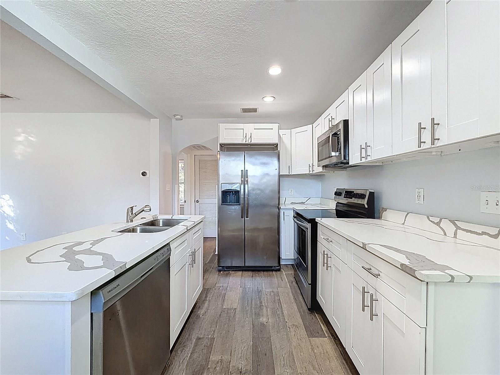 Listing photo id 10 for 3126 Queen Street N