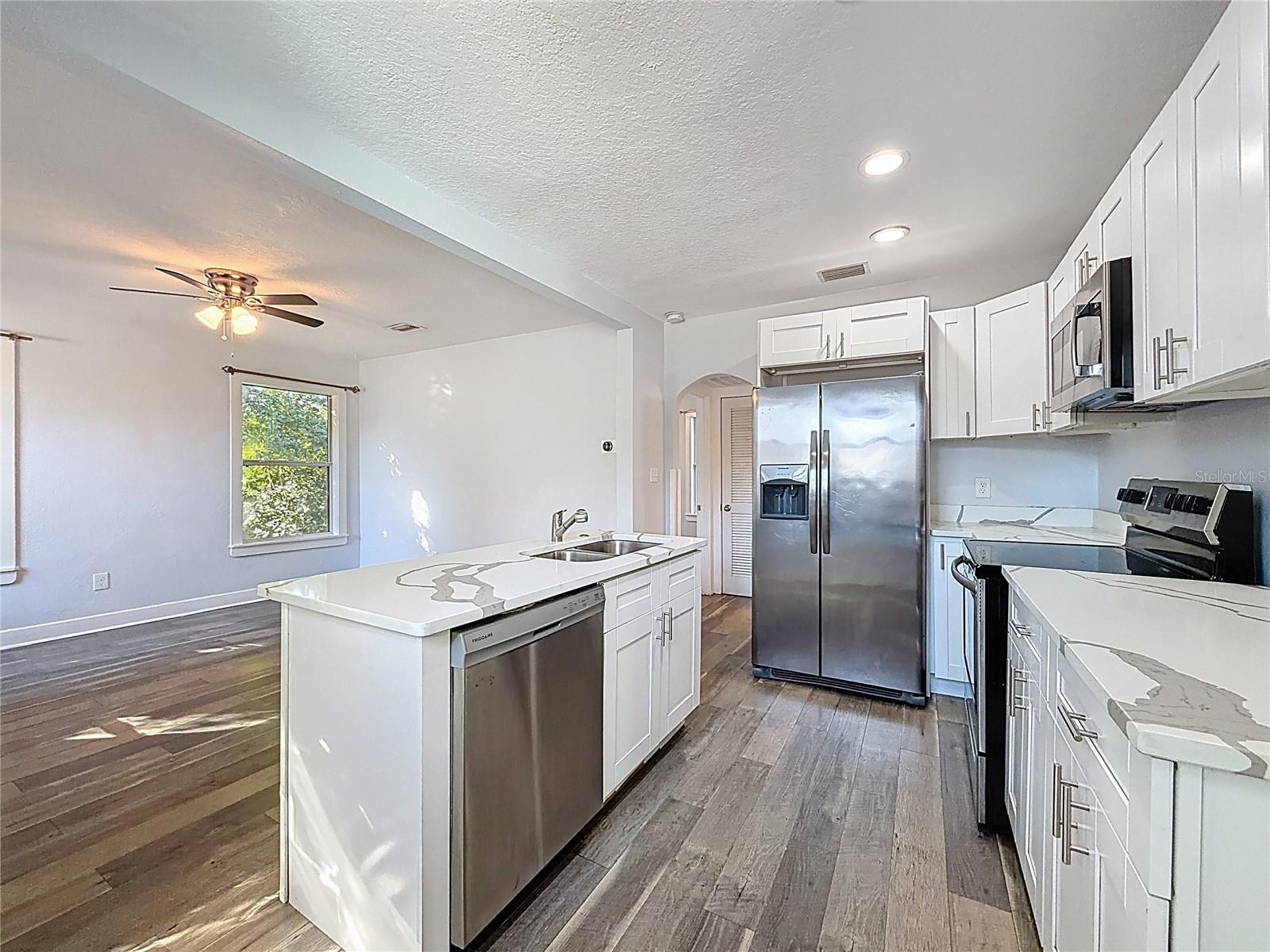 Listing photo id 11 for 3126 Queen Street N