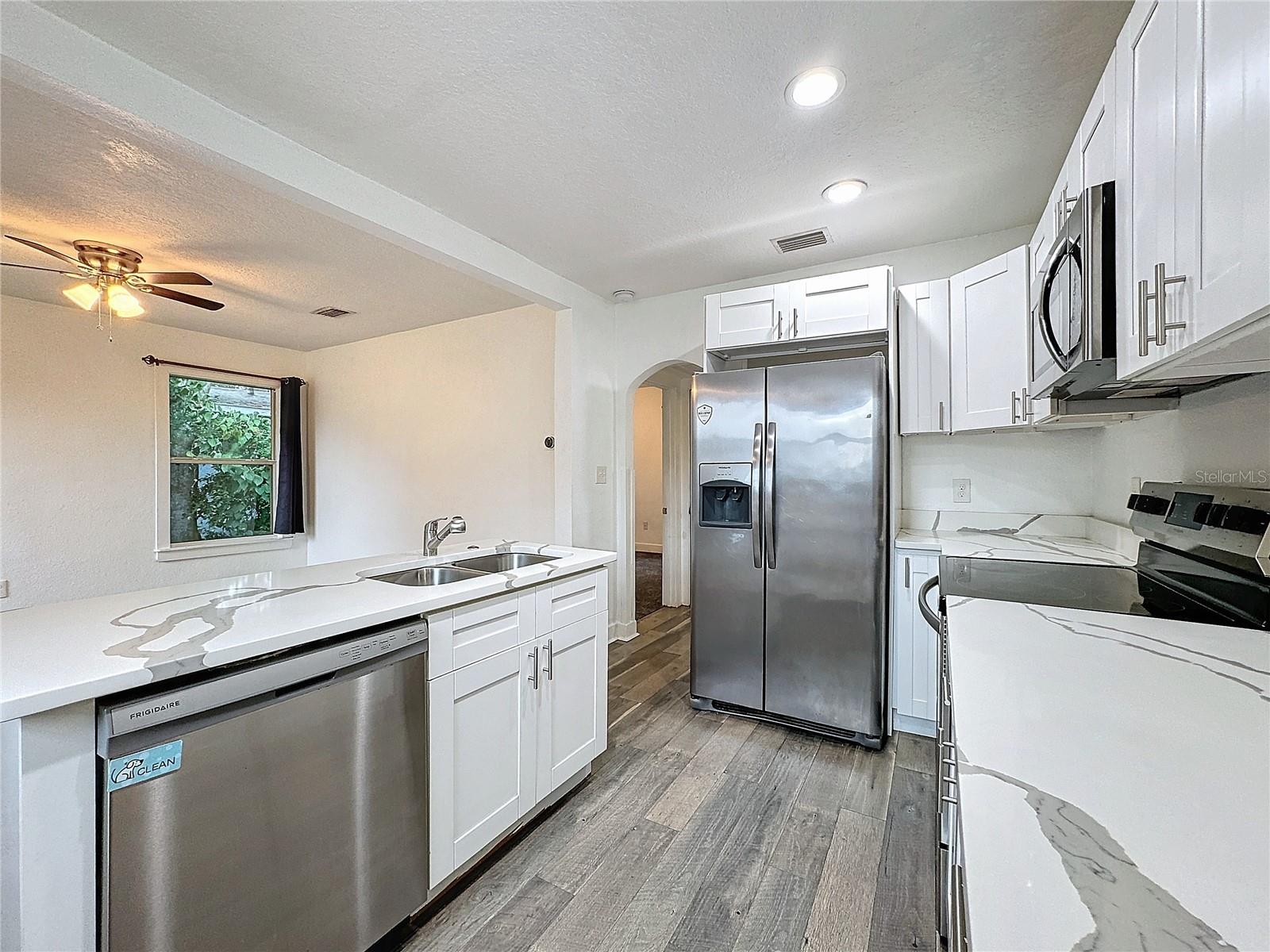 Listing photo id 12 for 3126 Queen Street N