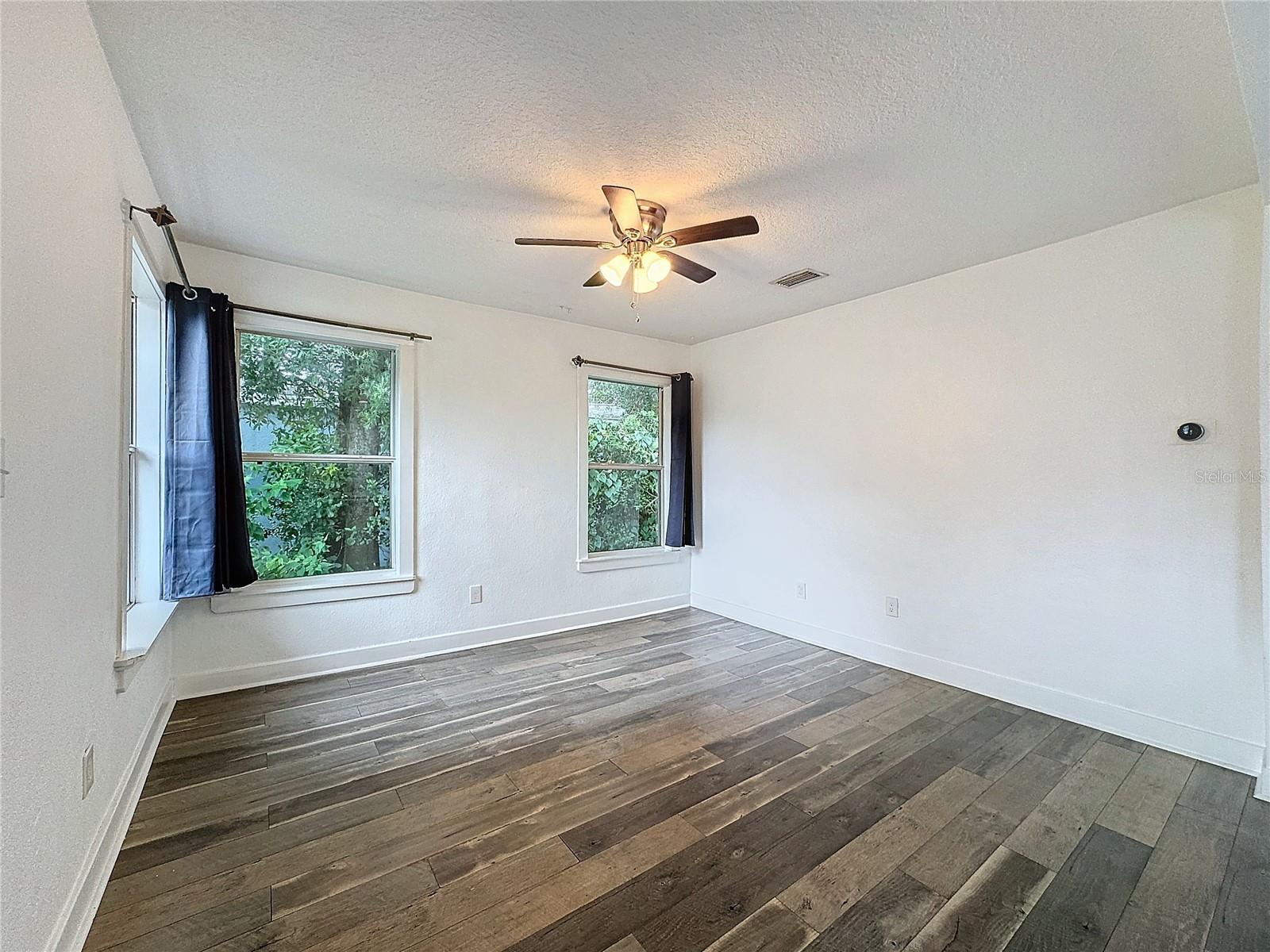 Listing photo id 13 for 3126 Queen Street N