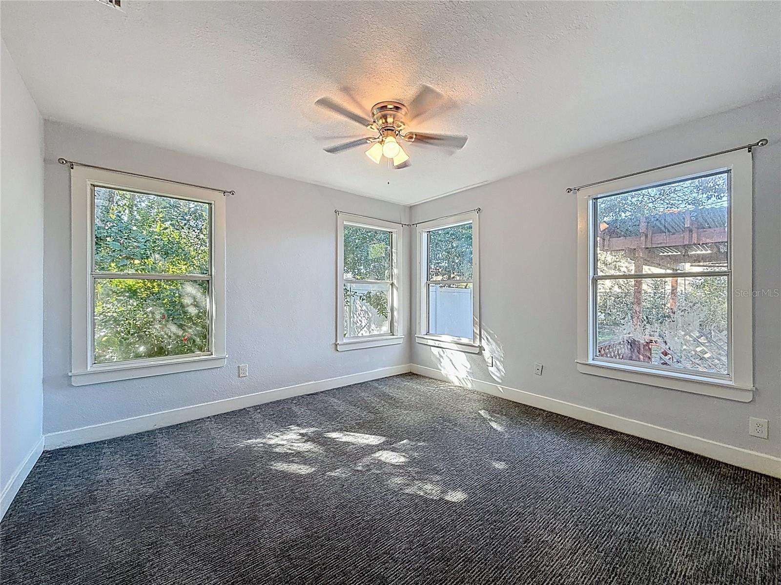 Listing photo id 15 for 3126 Queen Street N