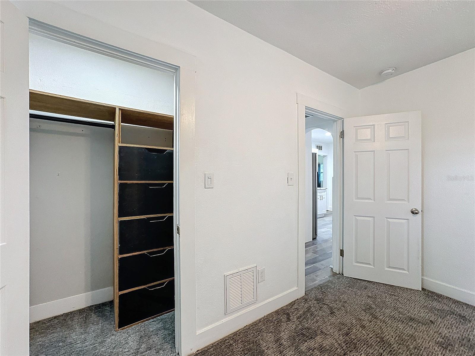 Listing photo id 17 for 3126 Queen Street N