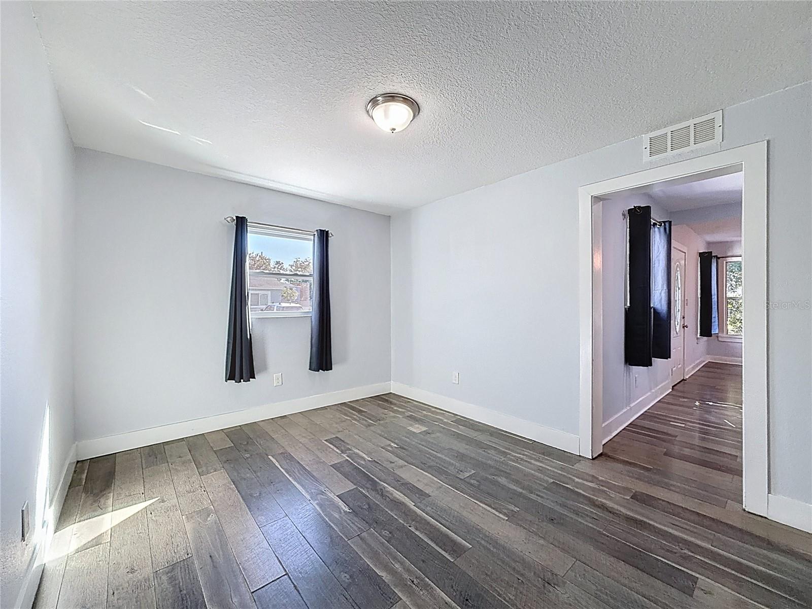 Listing photo id 25 for 3126 Queen Street N