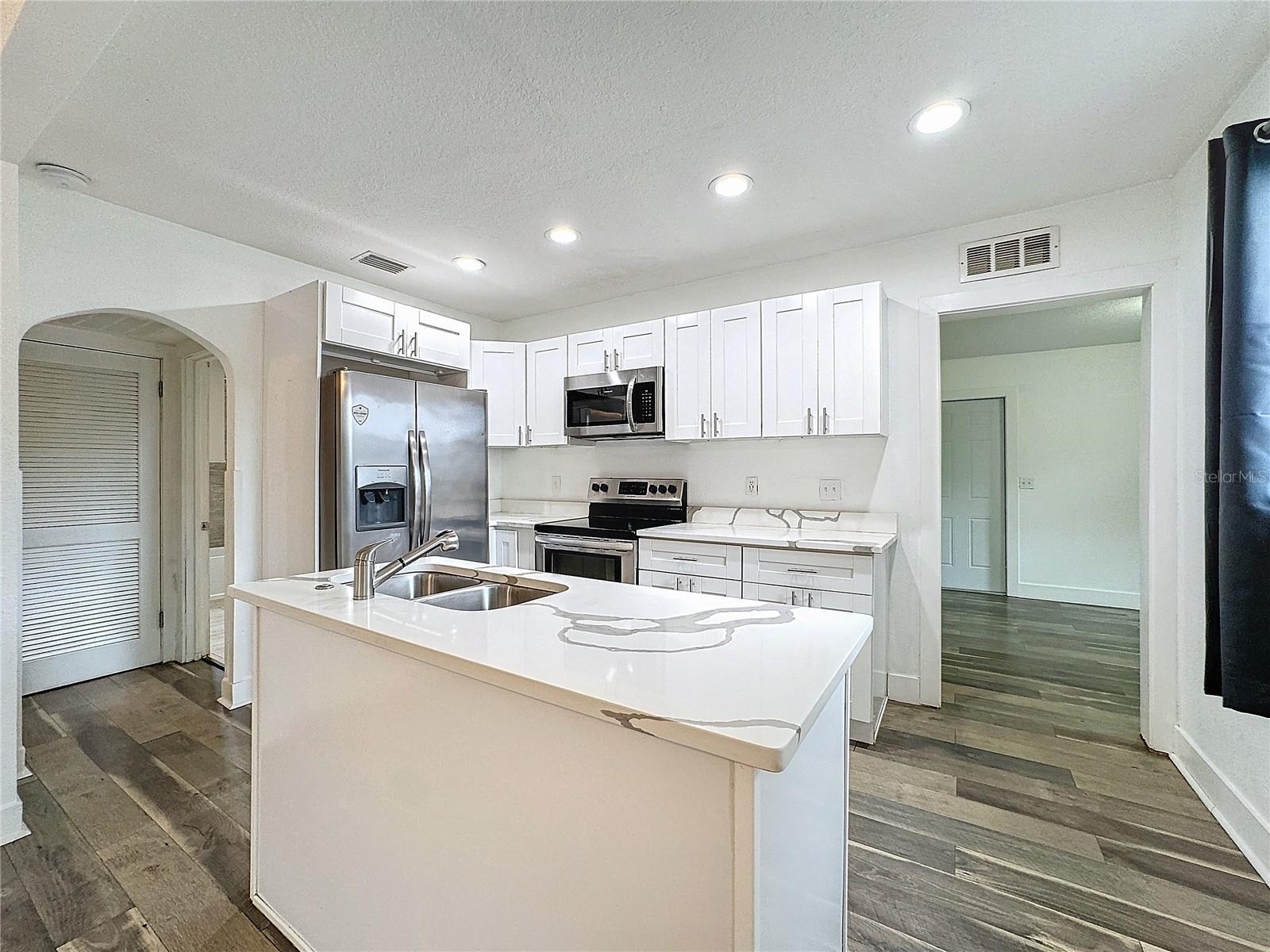 Listing photo id 1 for 3126 Queen Street N